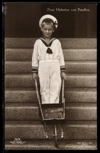 AK Prinz Hubertus von Preussen im Marineanzug mit Schubkarre