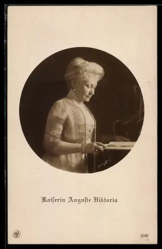 AK Die Kaiserin ein Buch lesend