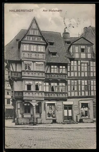 AK Halberstadt, Ortspartie am Holzmarkt, Geschäft für Militär-Effekten von Friedrich Seelmann