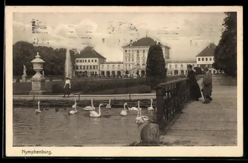 AK München, Schloss Nymphenburg mit Schwanenteich