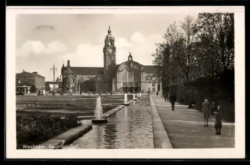AK Wiesbaden, Hauptbahnhof mit Wasserspielen