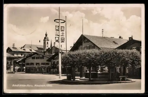 AK Miesbach /Obb., Platz mit Brunnen und Kirche