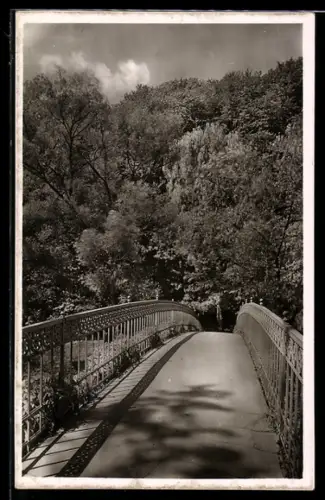 AK Meiningen /Th., Die Bogenbrücke