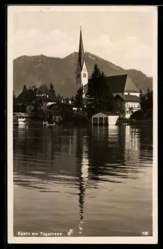 AK Egern am Tegernsee, Kirche und Seeufer mit Alpenpanorama