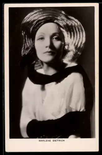 AK Schauspielerin Porträt Marlene Dietrich mit Hut