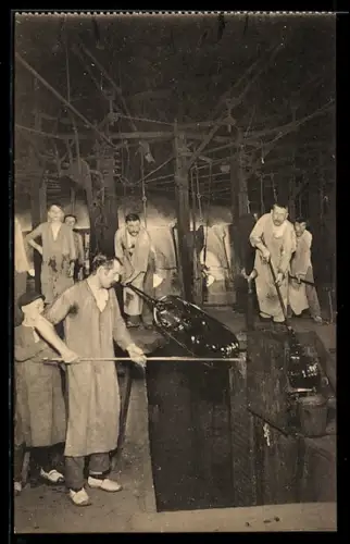 AK Glasbläser bei der Herstellung von Glasbehältern