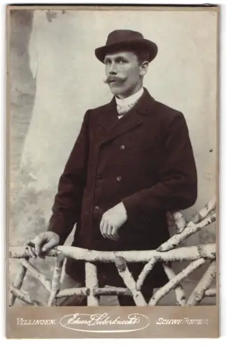 Fotografie Eduard Lieberknecht, Villingen, Brigachstrasse 7, Eleganter Herr mit Hut
