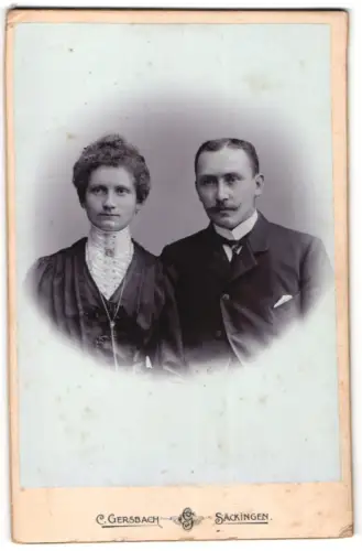 Fotografie C. Gersbach, Säckingen, Am Bahnhof, Elegantes Paarportrait