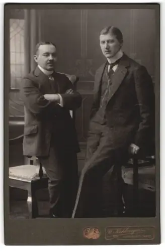 Fotografie G. Kühlenmeyer, Oldenburg, Elegantes Porträt zweier Herren