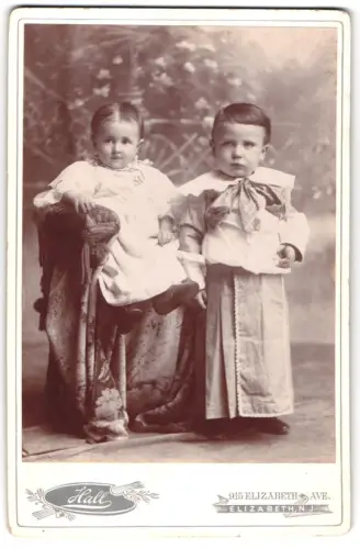 Fotografie John G. Hall, Elizabeth /NJ, Elizabeth Ave 915, Zwei Kinder in eleganter Kleidung