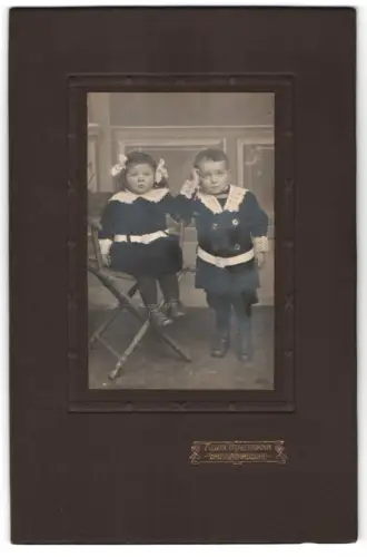 Fotografie Alwin Trautmann, Grossröhrsdorf, Zwei Kinder in eleganter Kleidung