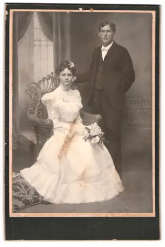 Fotografie Fotograf unbekannt, Carlinville, Elegantes Paar im Atelier