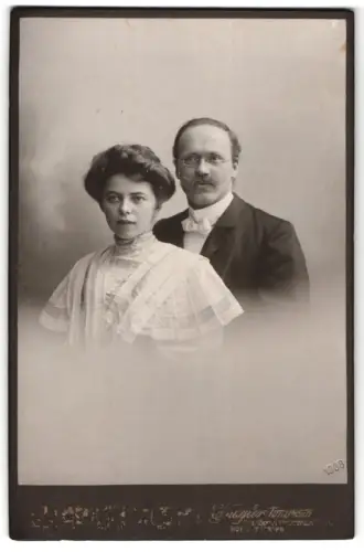 Fotografie Eugen Kugler, Tuttlingen, Portrait eines eleganten Paares