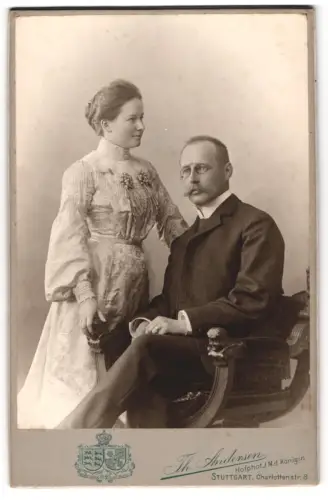 Fotografie Th. Andersen, Stuttgart, Charlottenstr. 8, Paar in feiner Kleidung