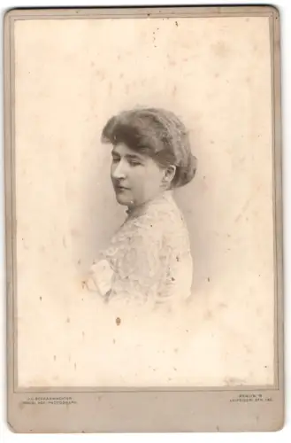 Fotografie J.C. Schaarwächter, Berlin, Leipziger Str. 130, Porträt einer Dame im Profil