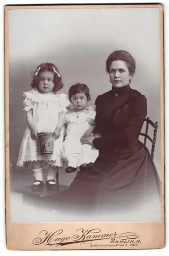 Fotografie Hugo Kammer, Berlin, Schönhauser Allee 6, Familie mit zwei Kindern
