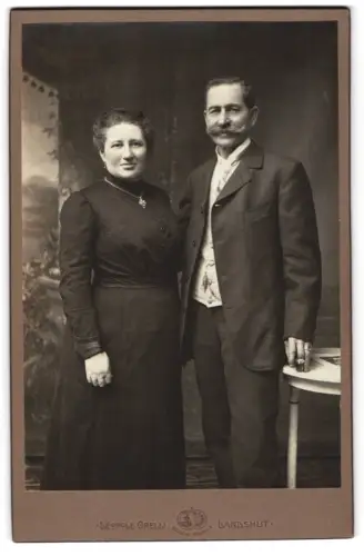 Fotografie Leopold Orelli, Landshut, Maximilianstrasse 1, Paar im Atelier