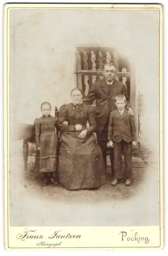 Fotografie Franz Jantzen, Pocking, Familienporträt mit zwei Kindern