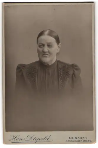 Fotografie Hans Diepold, München, Sendlingerstr. 59, Porträt einer älteren Dame