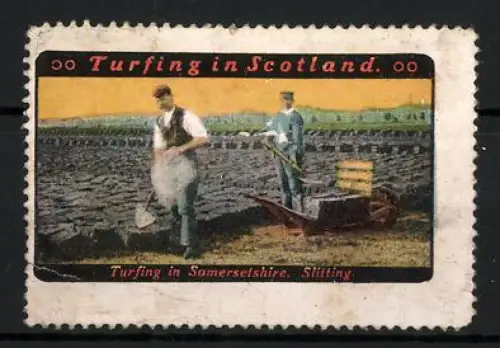 Reklamemarke Somersetshire, Turfing in Scotland, Arbeiter stechen Torf auf dem Feld mit Schubkarre
