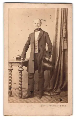 Fotografie L. Haase & Comp., Berlin, Grosse Friedrichs-Strasse 178, Wilhelm von Jena, Besitzer des Rittergut Cöthen