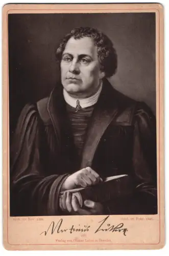 Fotografie Gustav Lohse, Dresden, Porträt von Marin Luther mit Buch