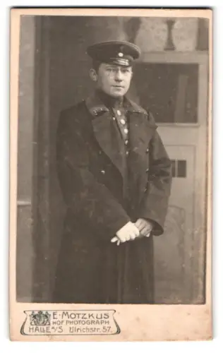 Fotografie E. Motzkus, Halle a. S., Ulrichstr. 57, Porträt eines Angestellten der Deutschen Reichspost