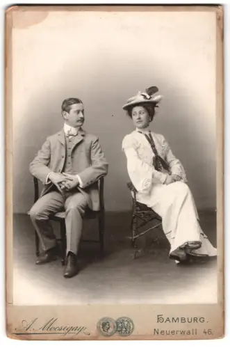 Fotografie A. Mocsigay, Hamburg, Neuerwall 46, Elegantes Paar im Atelier