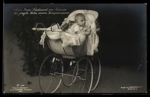 AK Der jüngste Sohn des Kronprinzenpaares Prinz Louis Ferdinand von Preussen im Kinderwagen