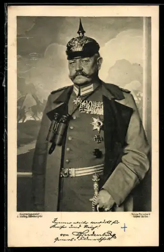 AK Generaloberst Paul von Hindenburg mit Pickelhaube und Fernglas