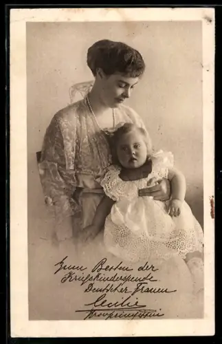 AK Kronprinzessin Cecilie mit ihrem Töchterchen