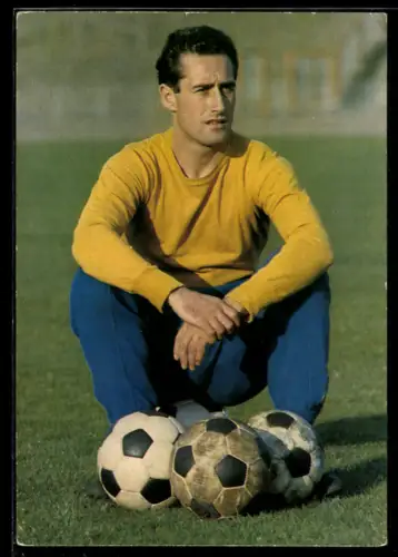 AK Fussballer Hans Tilkowski auf dem Platz
