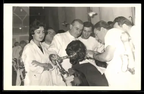 Foto-AK Zahnarzt während der Behandlung