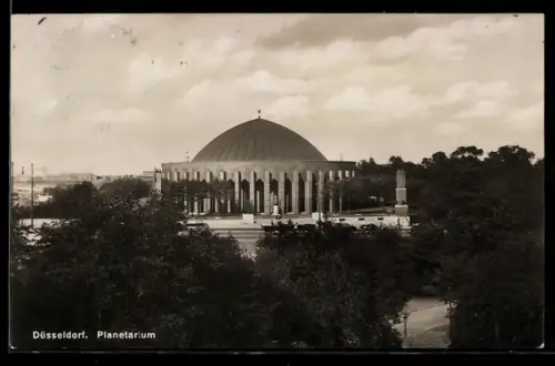AK Düsseldorf, Planetarium mit Umgebung, Aussenansicht
