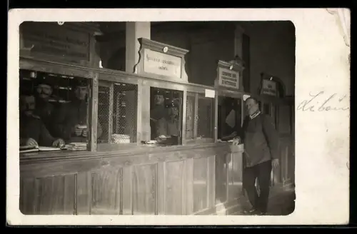 Foto-AK Schalter in einer Bank