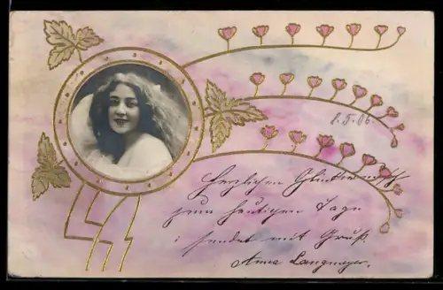 Foto-Collage-AK Portrait einer hübschen Frau mit offenem Haar und Blumen im Passepartout