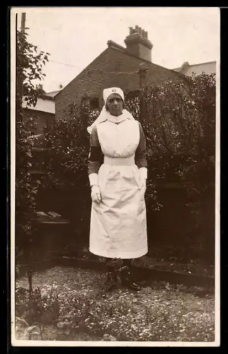 Foto-AK Mitarbeiterin vom Roten Kreuz