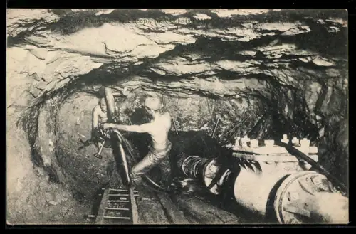 AK Zwei Arbeiter in einem Schacht, Bergbau