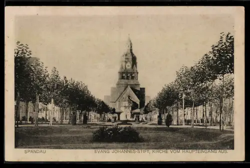 AK Berlin-Spandau, Evang. Johannes-Stift, Kirche vom Haupteingang aus