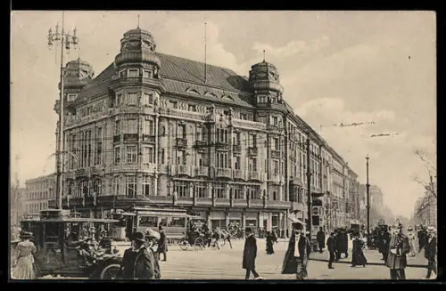 AK Berlin-Tiergarten, Potsdamer Platz, Strassenansicht mit Geschäftshaus und Strassenbahn