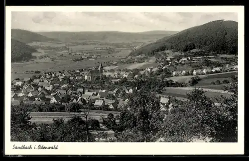 AK Sandbach i. Odenwald, Ortsansicht mit Kirche und umliegender Landschaft