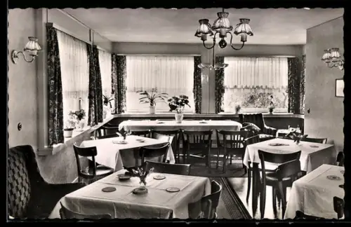 AK Engelskirchen, Haus Sonnenberg, Gastraum mit gedeckten Tischen und Erkerfenstern