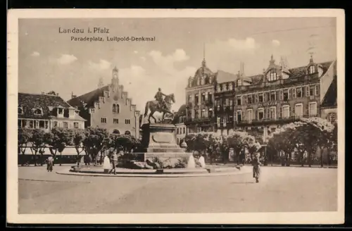 AK Landau i. Pfalz, Paradeplatz, Luitpold-Denkmal