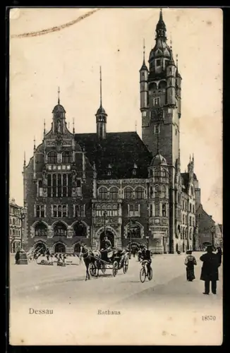 AK Dessau, Rathaus mit Strassenpartie