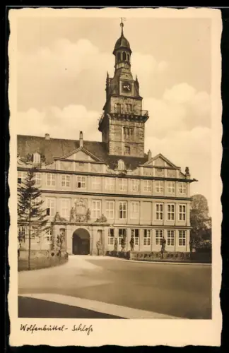 AK Wolfenbüttel, Schloss mit Strassenpartie