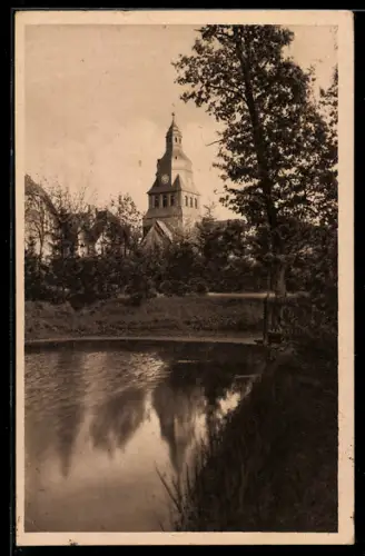 AK Berlin-Spandau, Johannesstift, Blick vom Teich nach der Kirche
