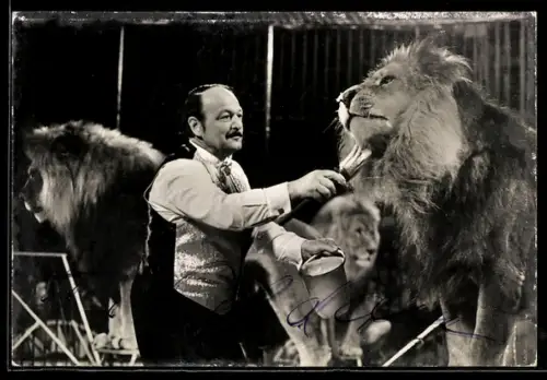 AK Raubtierdresseur Hanno Coldam mit einem Löwen, Autograph