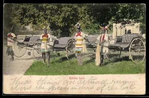 AK Vier Rikscha-Fahrer auf einer Wiese