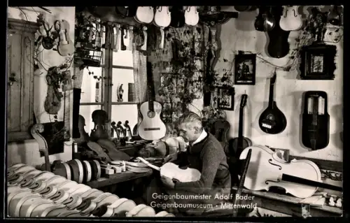 AK Mittenwald, Geigenbaumeister Adolf Bader in seiner Werkstätte