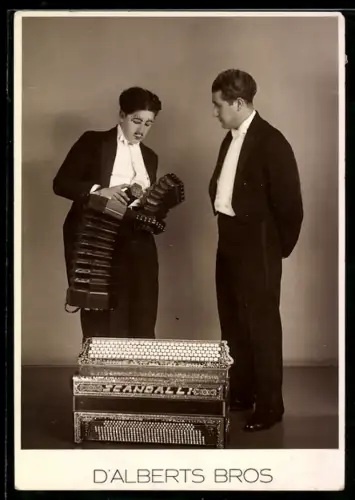 AK D`Alberts Bros mit Ziehharmonika, Musiker
